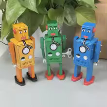 Retro Wind-Up Robot Tin Toy