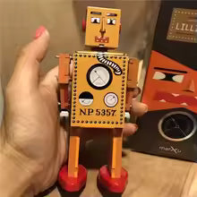 Retro Wind-Up Robot Tin Toy